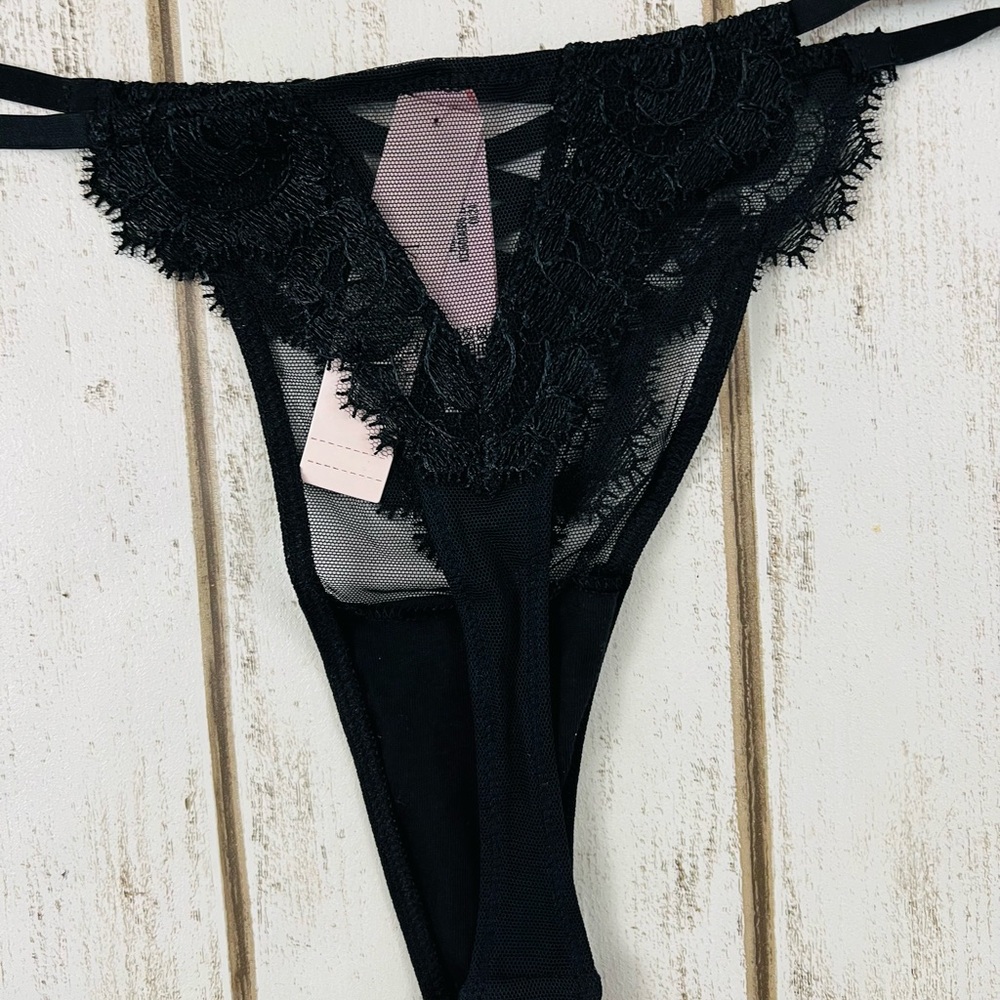 Victoria’s Secret Boho Floral Embroidery Thong Pantie Large - Picture 7 of 8